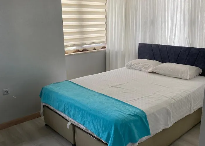 With Private Pool In מרמריס