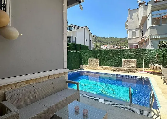 فيلة With Private Pool In *
