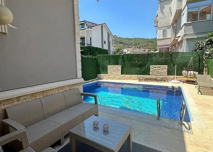 With Private Pool In فيلة مرمريس