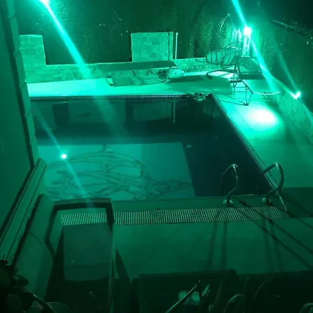 Βίλα With Private Pool In