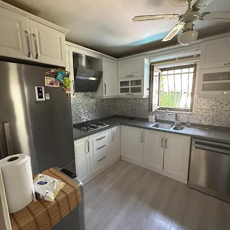 Βίλα With Private Pool In