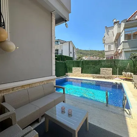 Βίλα With Private Pool In *